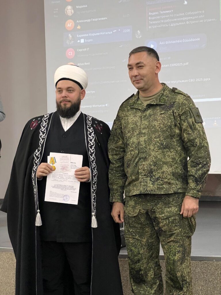 За веру и служение Отечеству: муфтий Дальнего Востока удостоен медали Минобороны