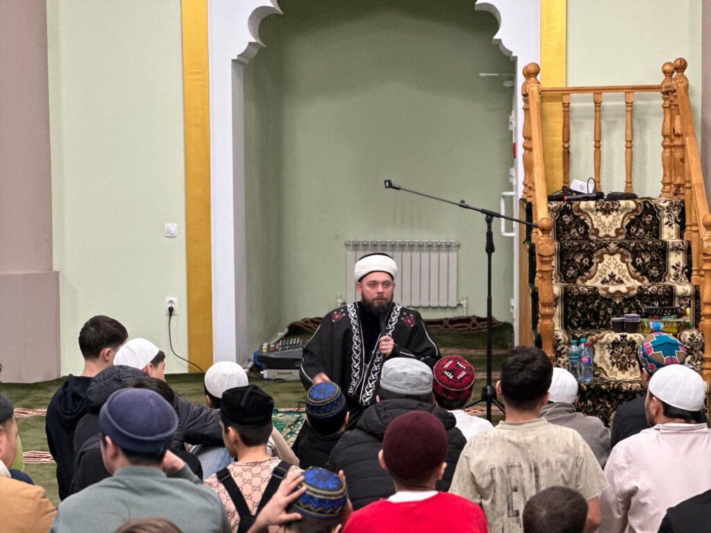 Муфтий Дальнего Востока посетил мусульманскую общину Биробиджана