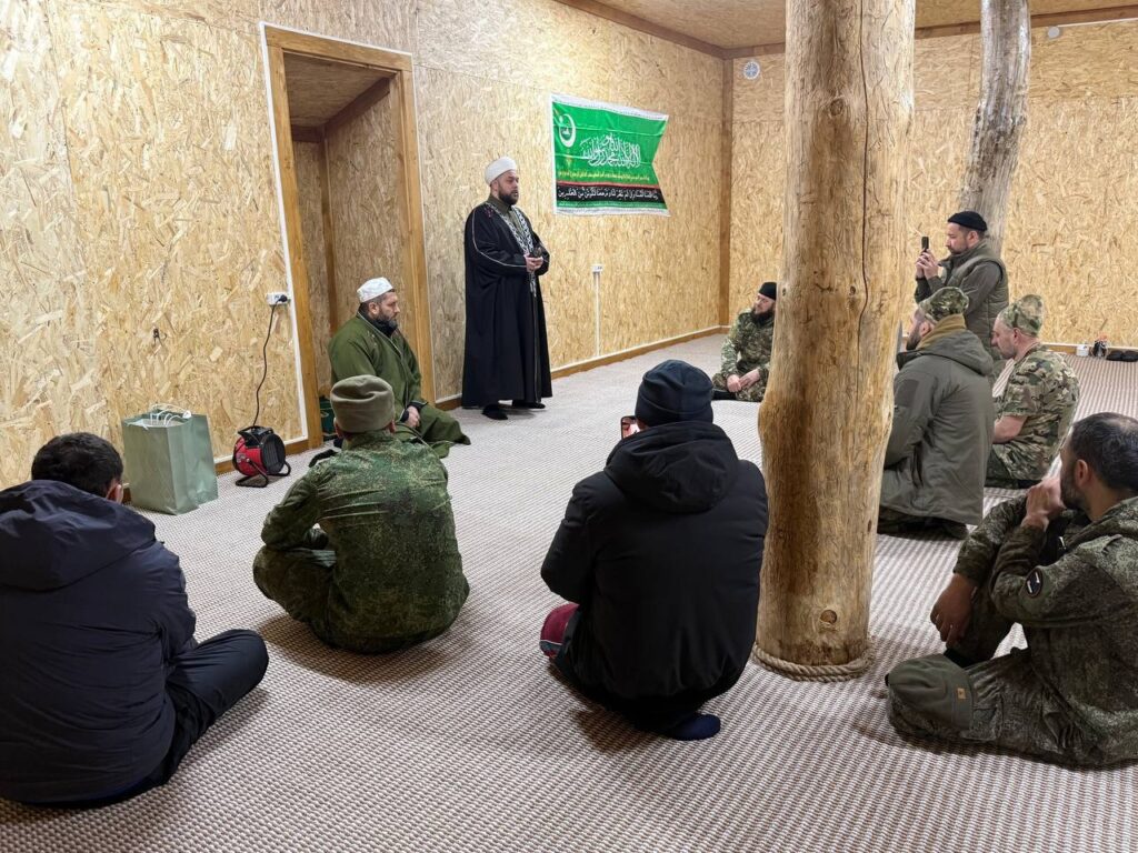 Муфтий Дальнего Востока возглавил праздничный намаз на полигоне