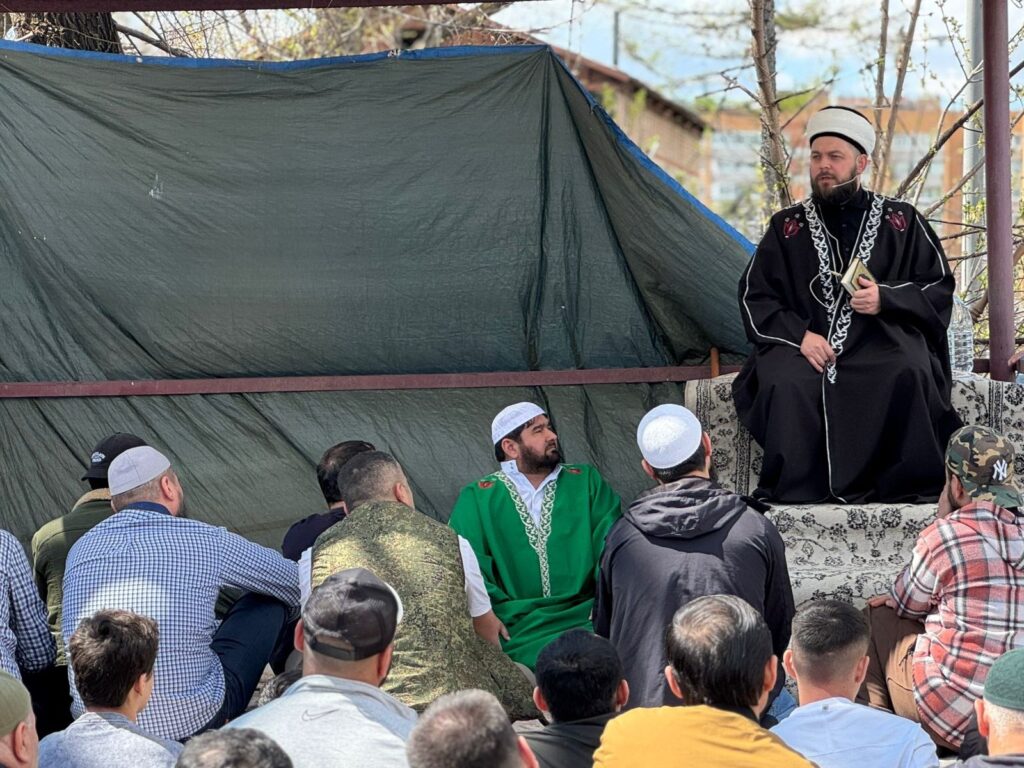 Муфтий Дальнего Востока провёл пятничную проповедь о долге и единстве в молельном доме «Махалля Южная»